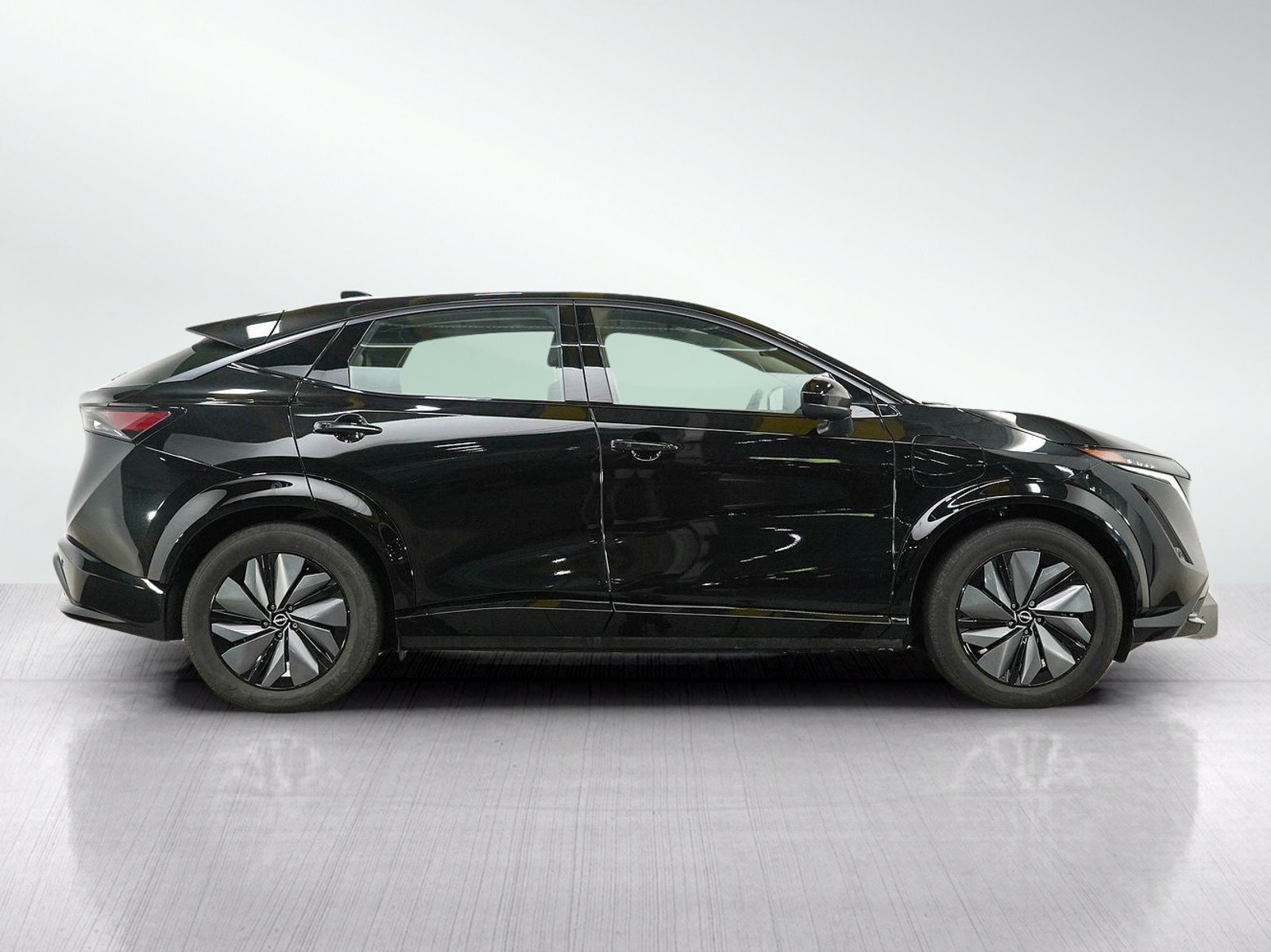 Used 2024 Nissan Ariya AWD image 6