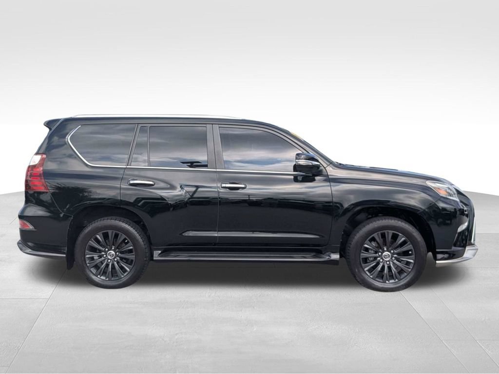 Used 2022 Lexus GX 460 Luxury w/ Sport Design Package AWD/4WD image 3