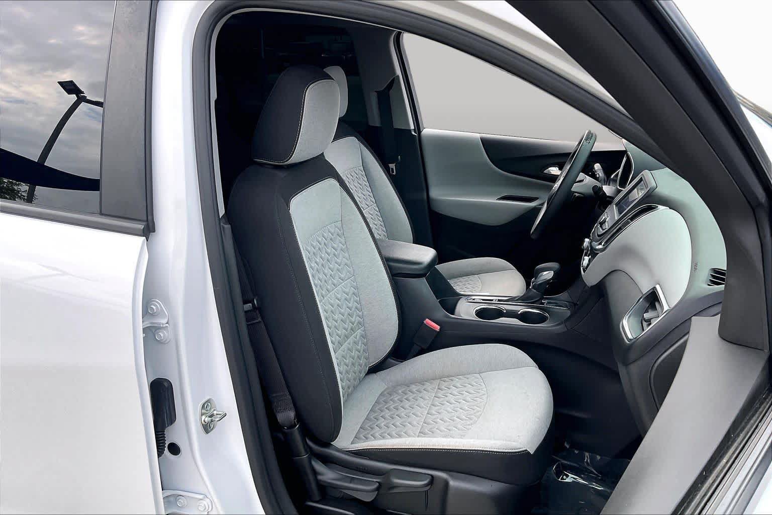 Used 2024 Chevrolet Equinox LS w/ LS Convenience Package FWD image 8