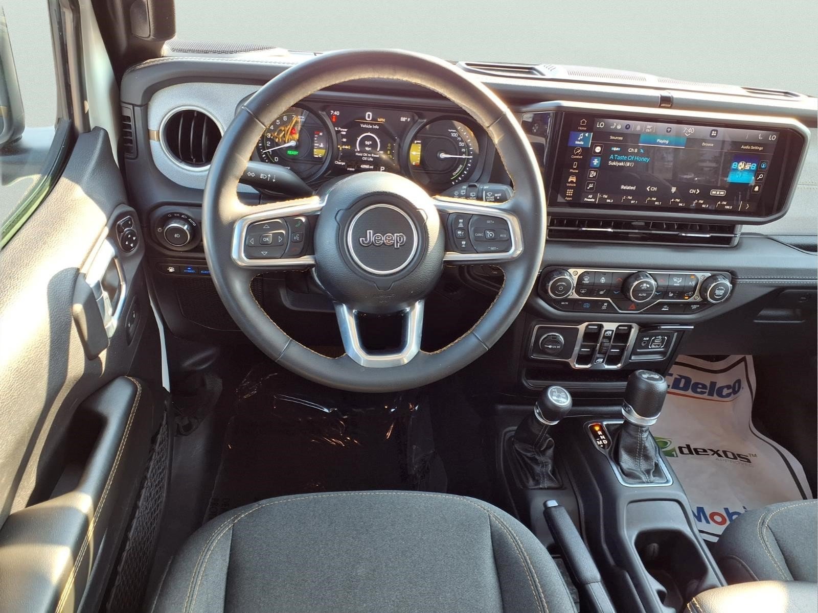 Used 2024 Jeep Wrangler Unlimited Sahara AWD/4WD image 9