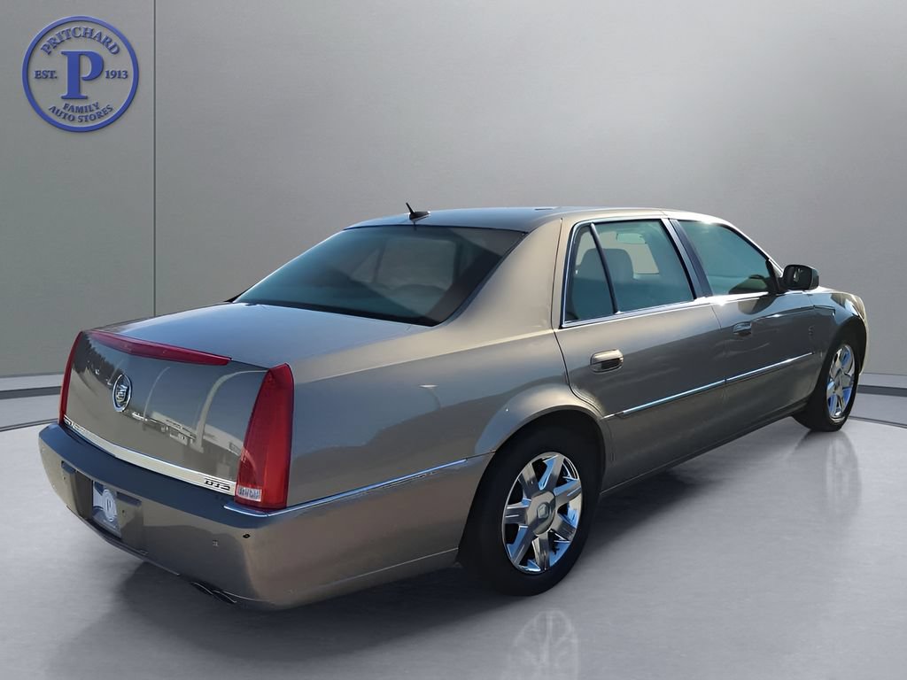 Used 2007 Cadillac DTS Luxury I w/ Sun And Sound Package FWD image 8