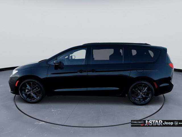 New 2026 Chrysler Pacifica Select image 8
