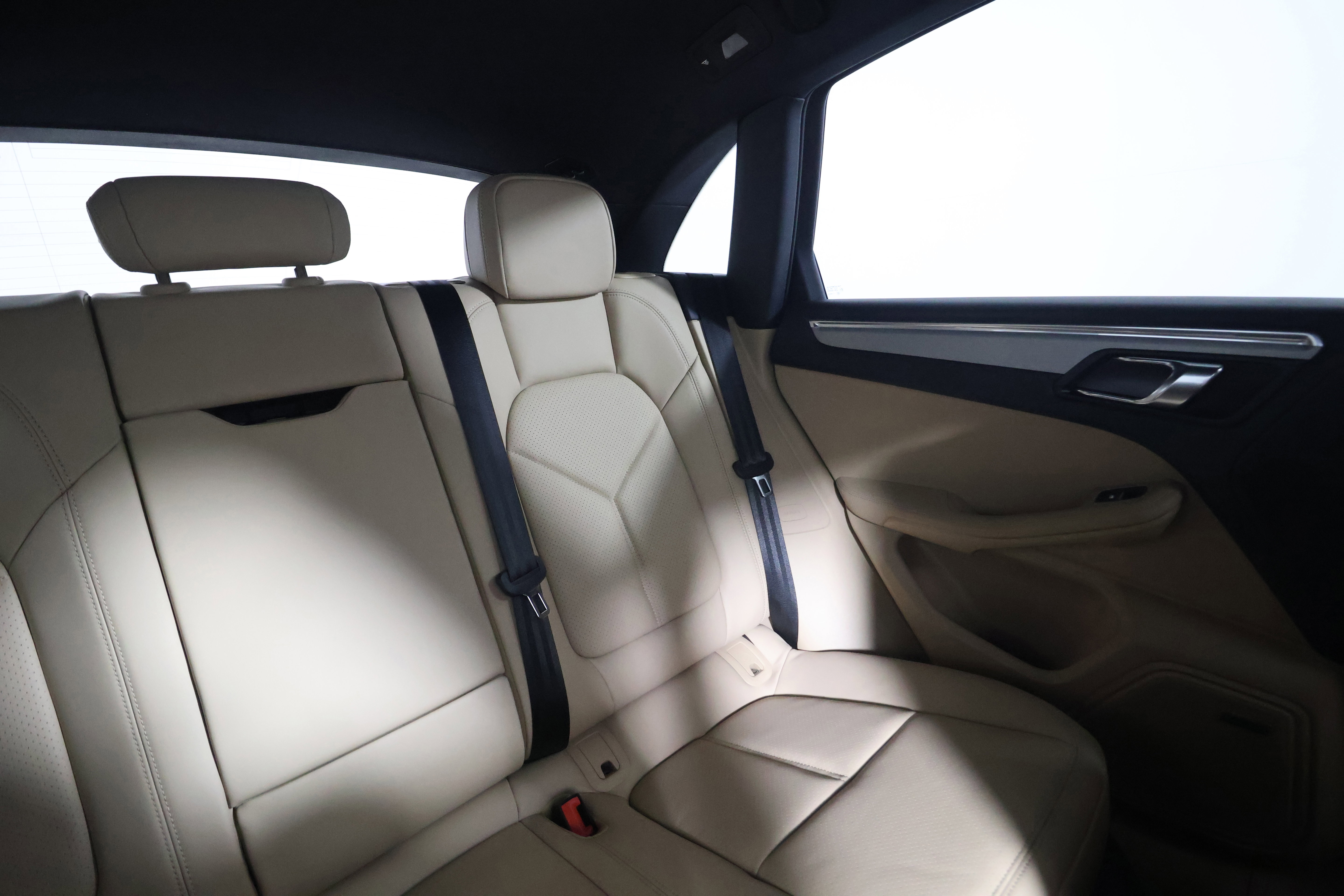 Certified 2026 Porsche Macan image 17