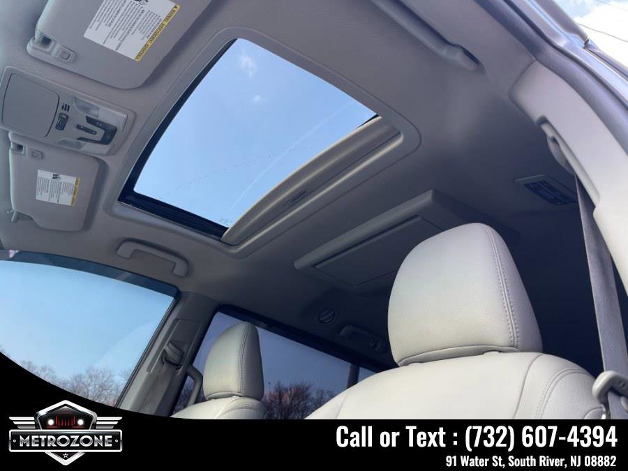 Used 2016 Toyota Sienna AWD image 23