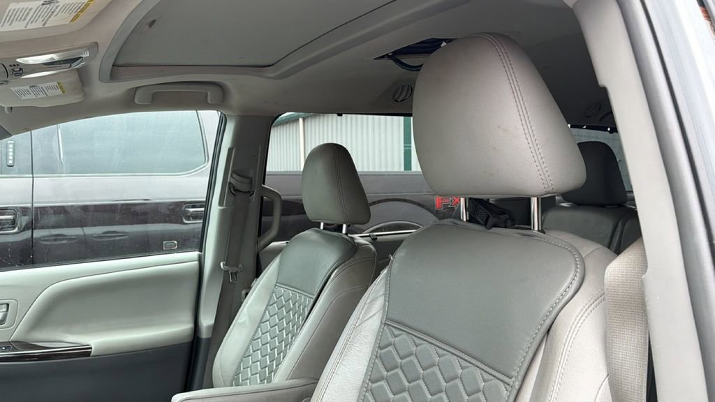 Used 2016 Toyota Sienna XLE FWD image 12
