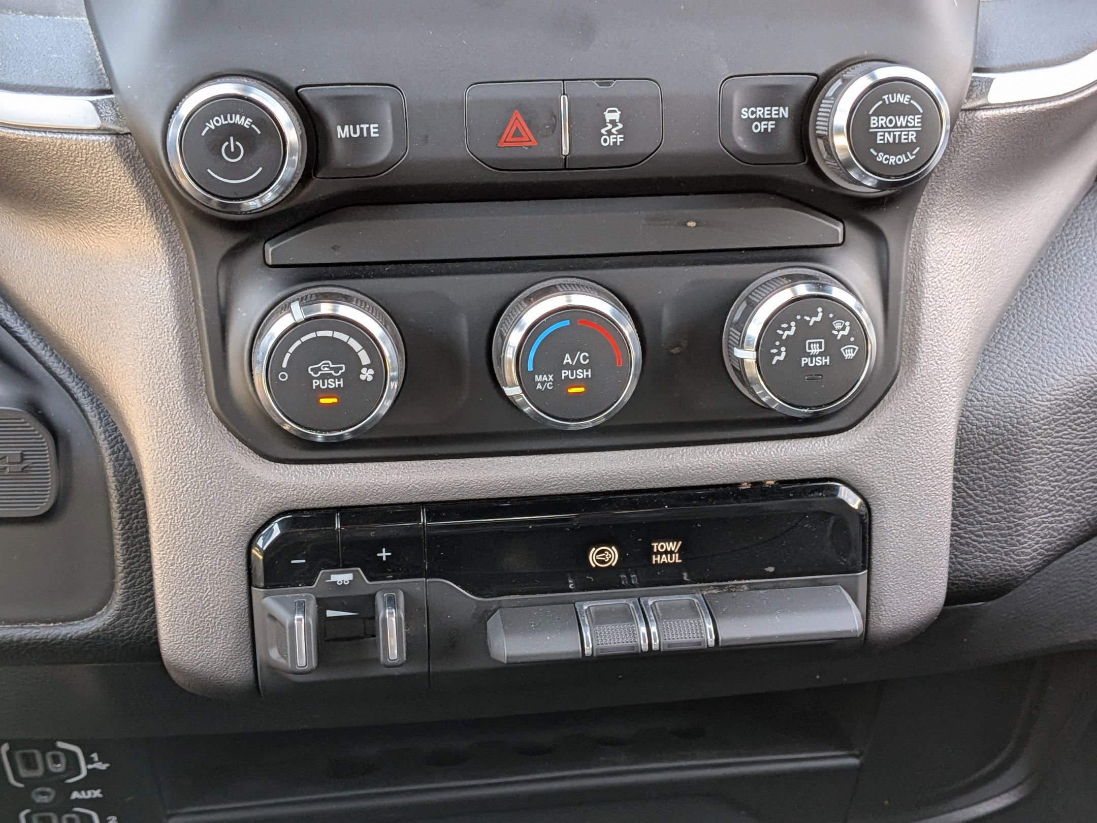 Used 2024 RAM 2500 Big Horn AWD/4WD image 24