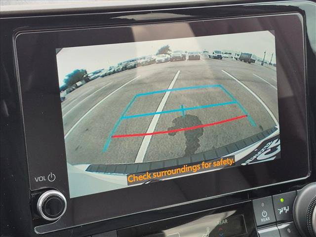 Used 2023 Toyota Highlander XLE FWD image 13