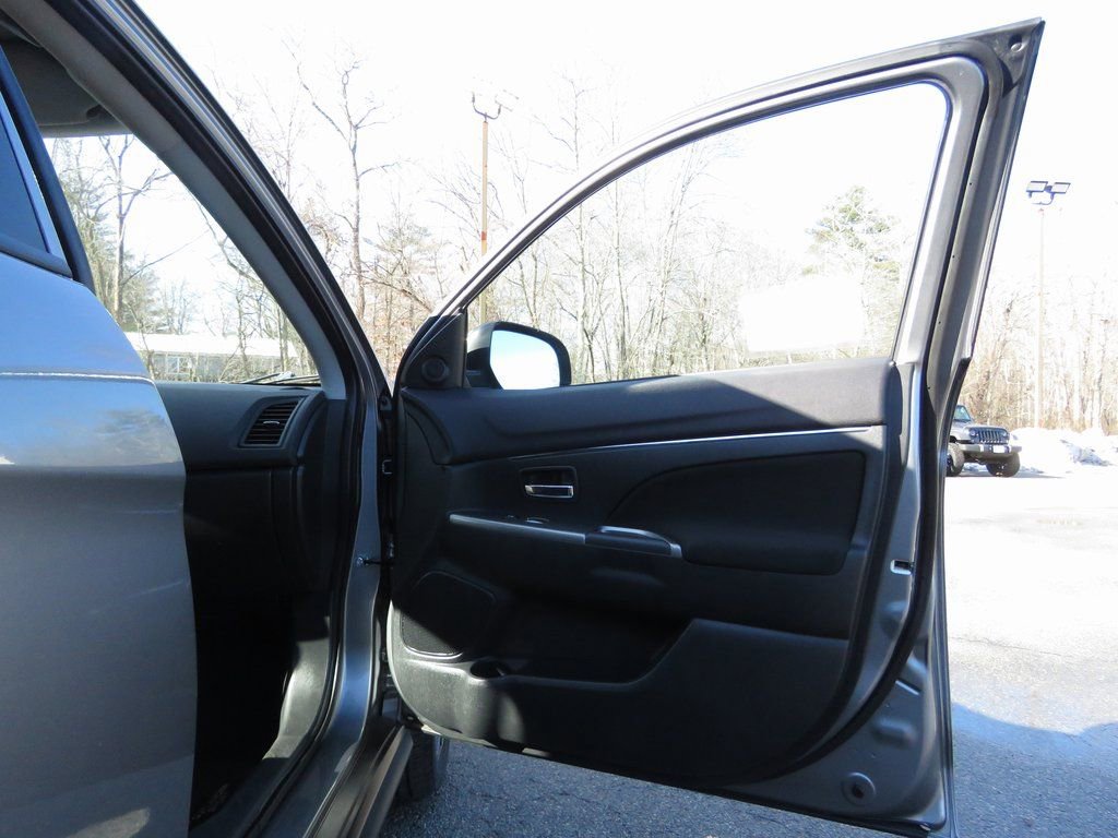 Used 2019 Mitsubishi Outlander Sport SE image 12