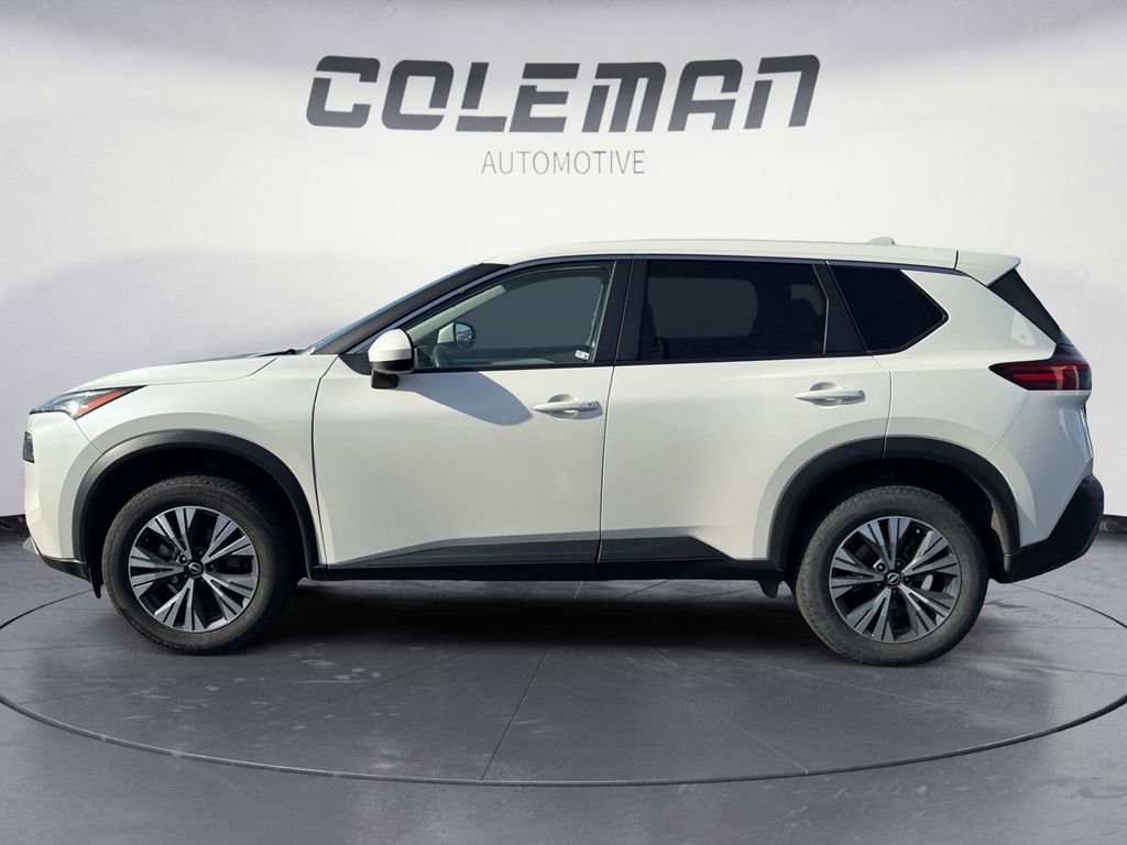 Used 2023 Nissan Rogue SV image 2