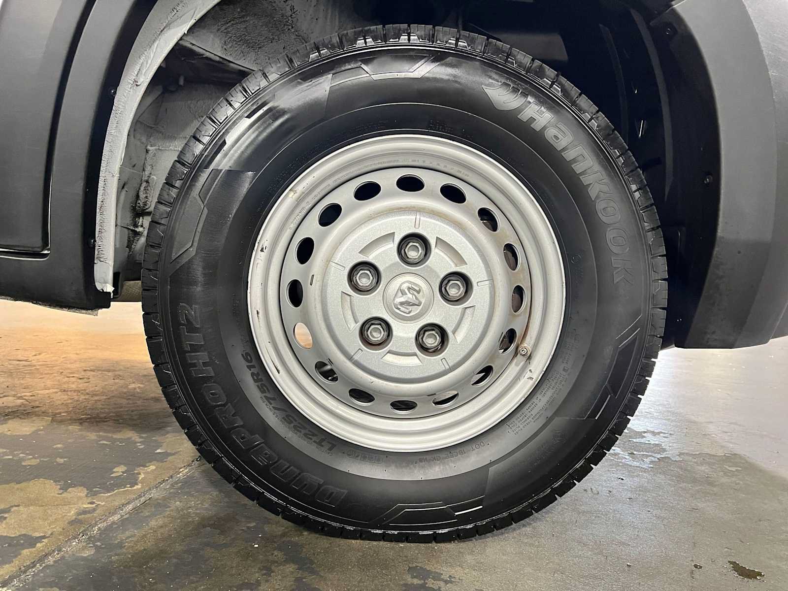 Used 2024 RAM ProMaster 2500 w/ Convenience Group FWD image 9