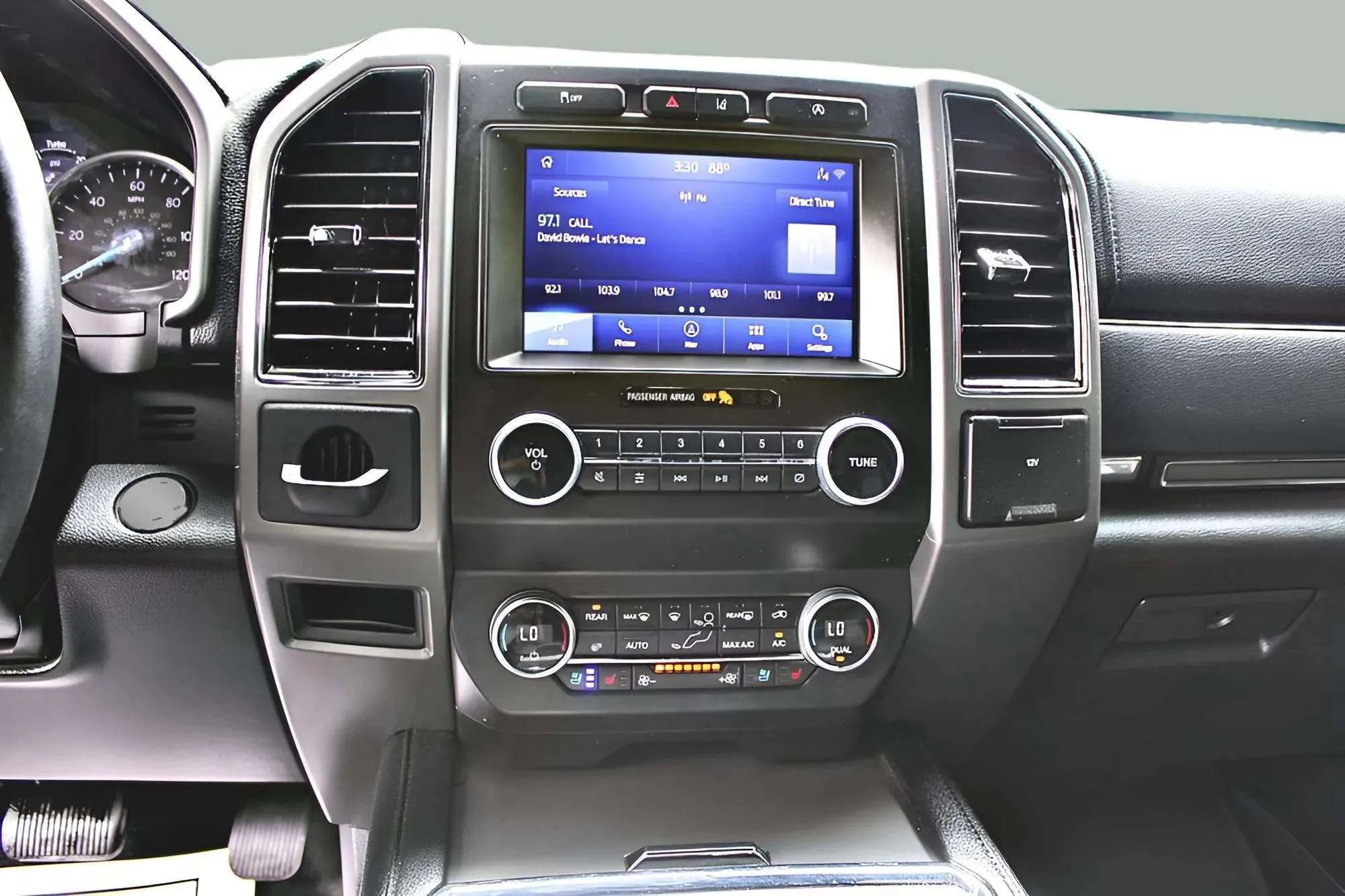 Used 2021 Ford Expedition XLT image 14