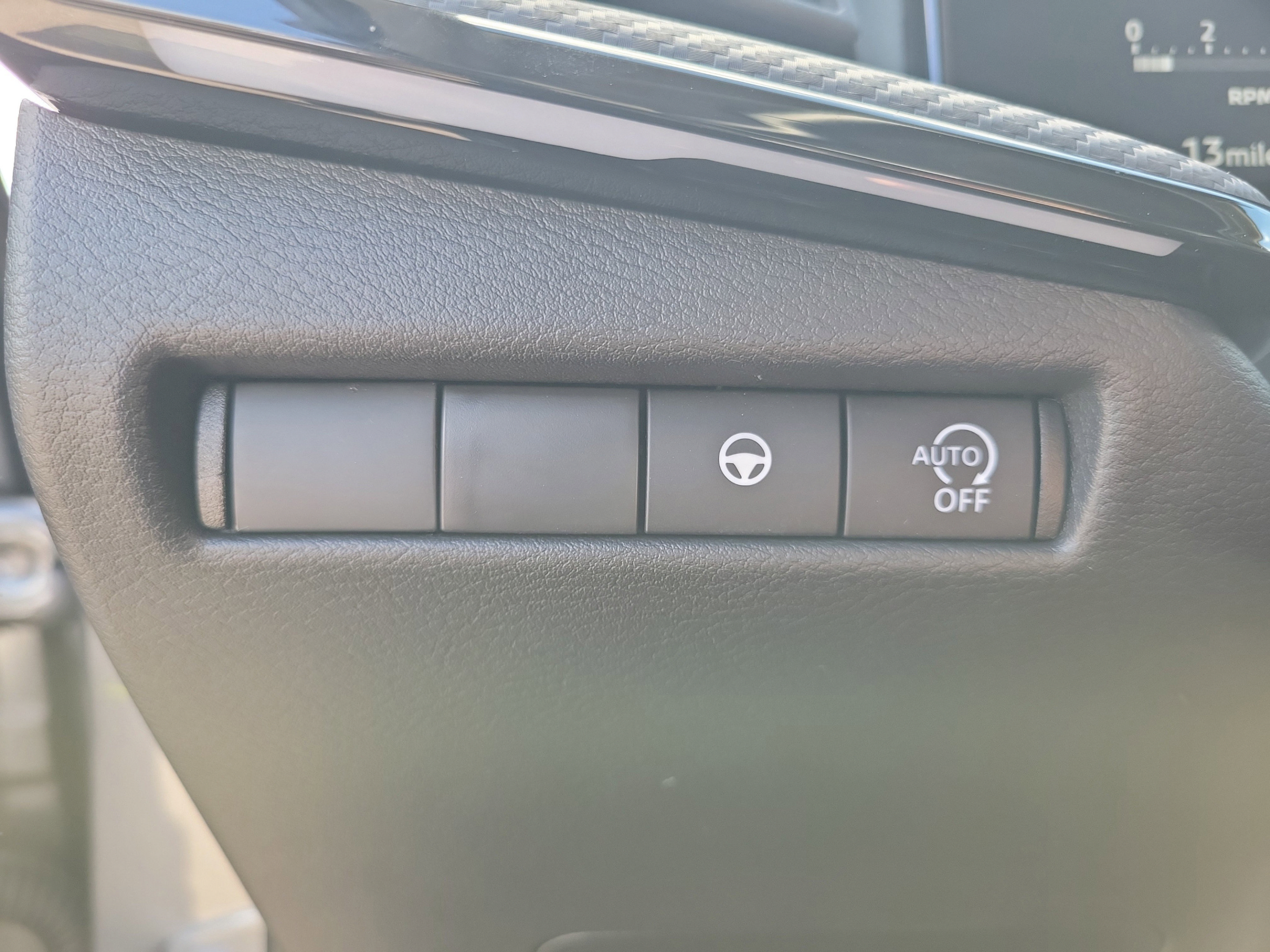 Certified 2025 Nissan Kicks SR FWD image 21