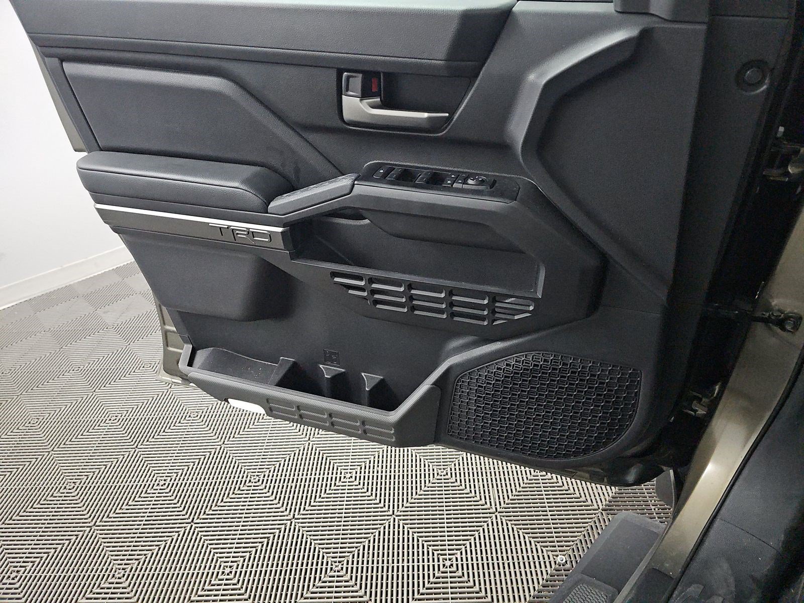Used 2025 Toyota Tacoma TRD Sport w/ TRD Sport Premium Package RWD image 9