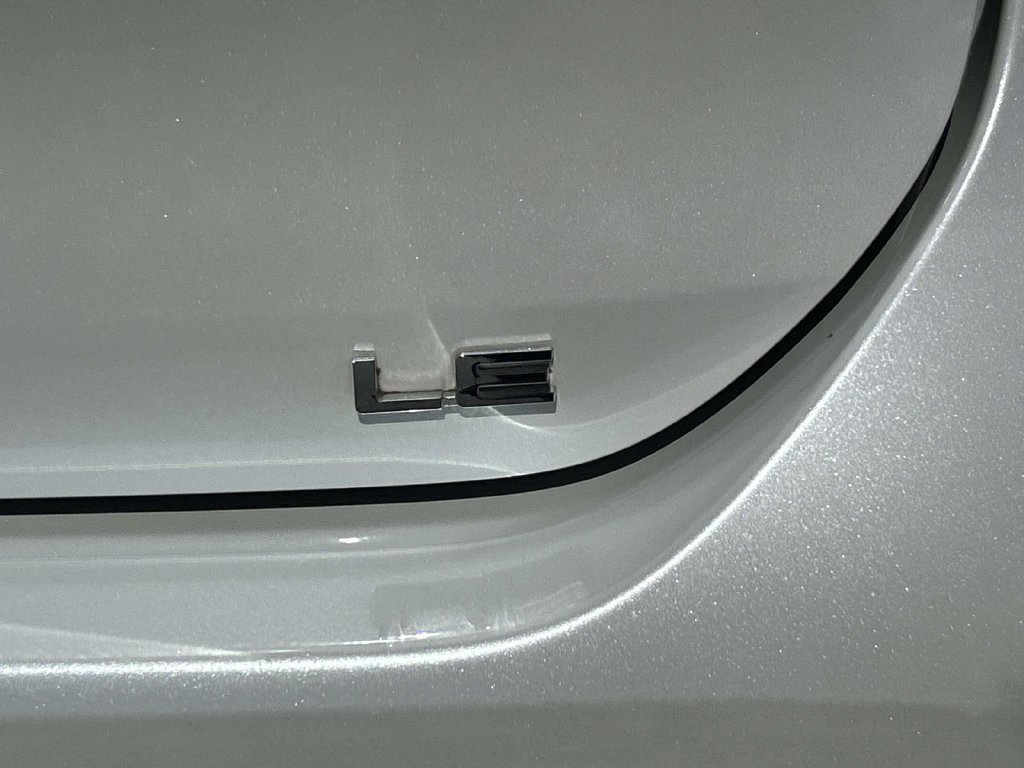 Used 2024 Toyota Highlander LE FWD image 9