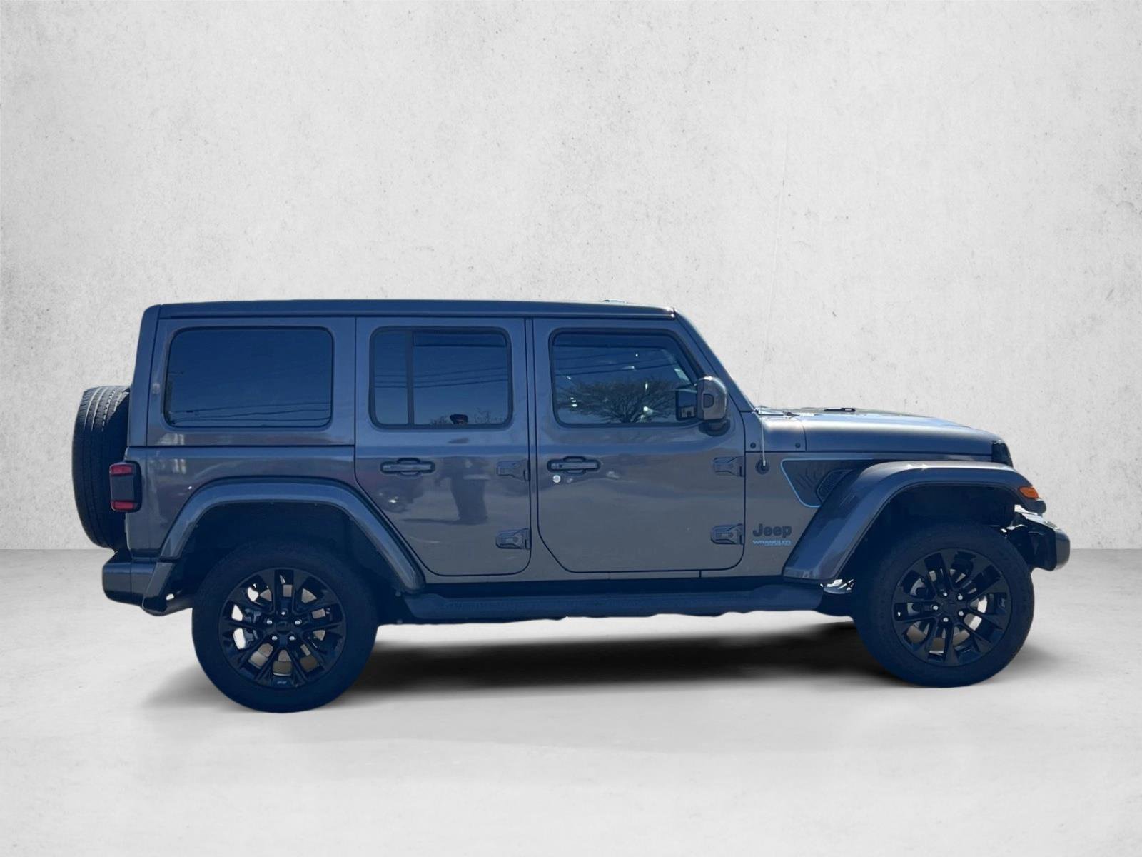 Used 2021 Jeep Wrangler Unlimited Sahara AWD/4WD image 4