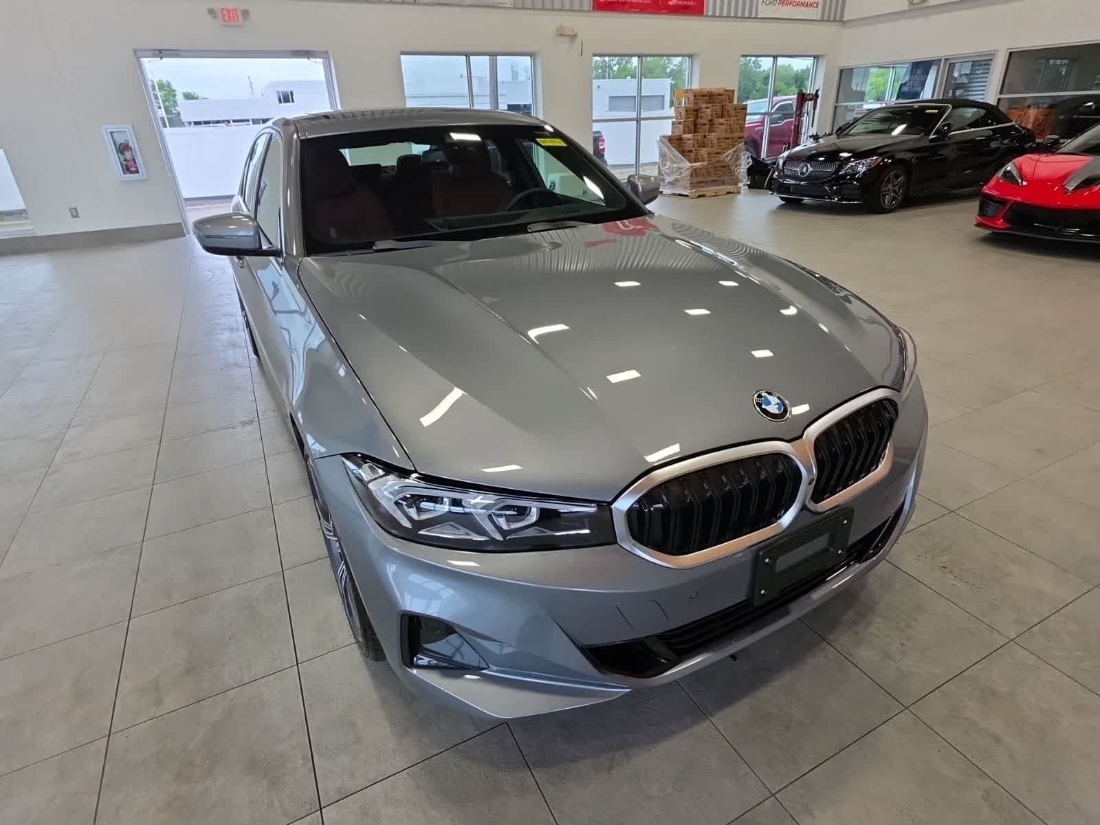 Used 2024 BMW 330i xDrive Sedan w/ Premium Package AWD/4WD image 4