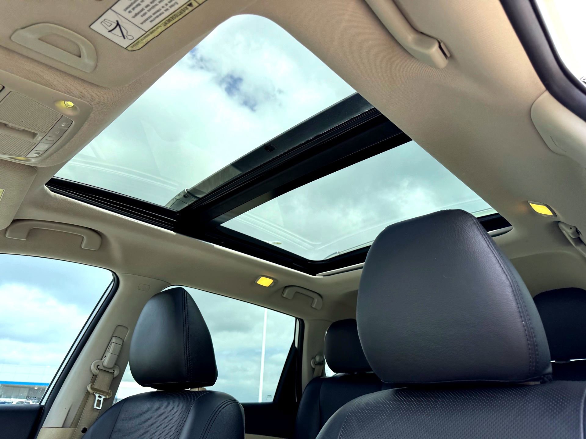 Used 2017 Nissan Rogue SV FWD image 14