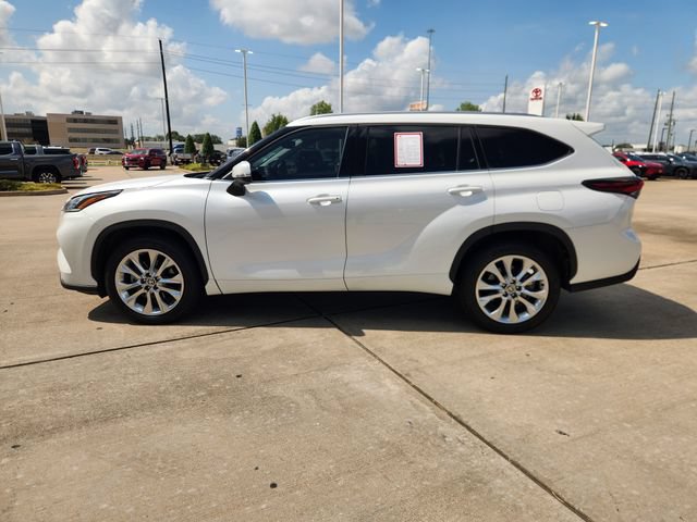 Certified 2025 Toyota Highlander Limited FWD image 4