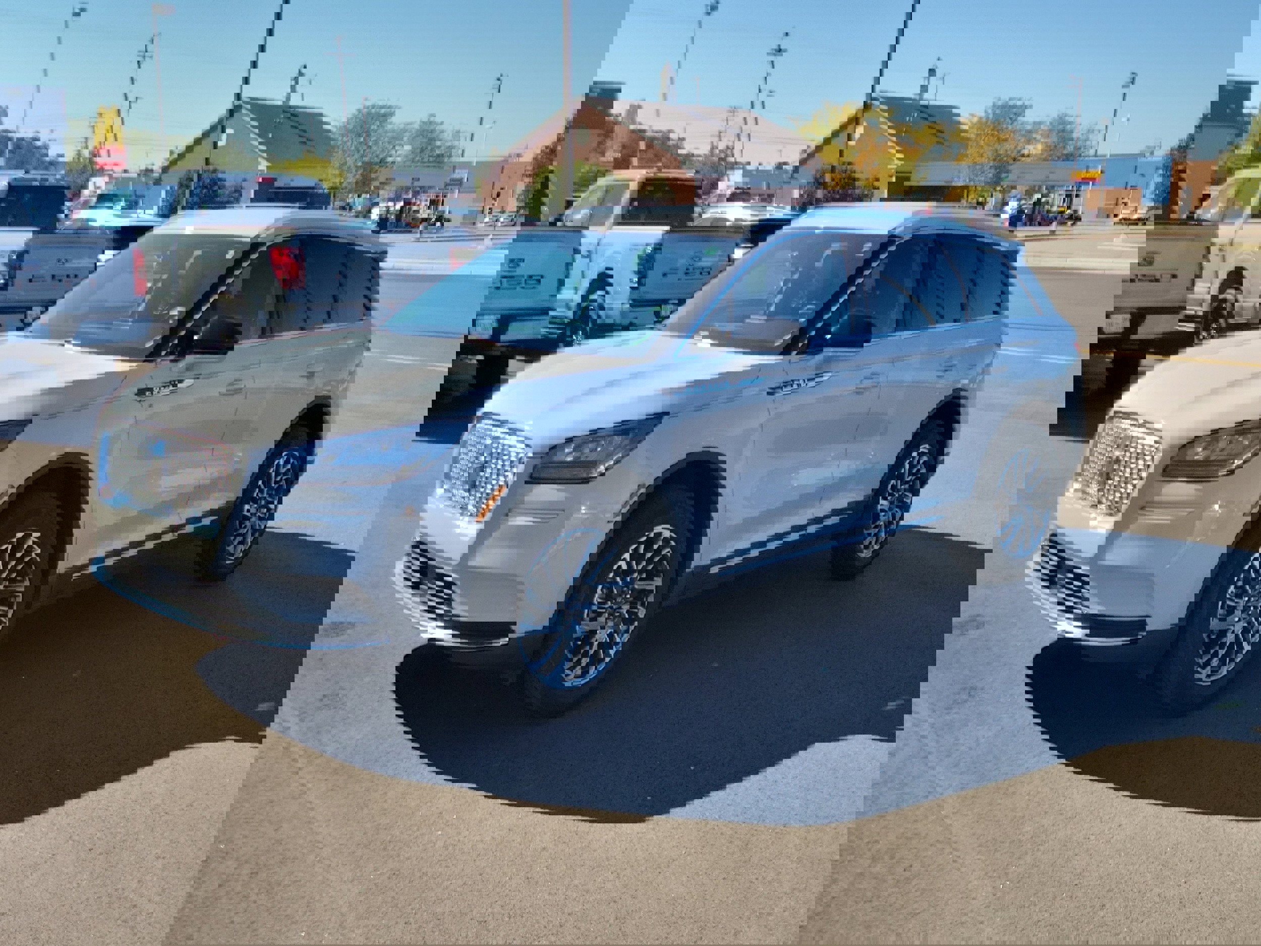 Used 2022 Lincoln Corsair AWD w/ Equipment Group 101A image 2