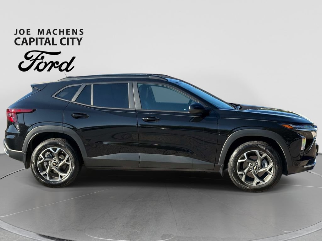 Used 2026 Chevrolet Trax LT w/ Sunroof Package FWD image 3