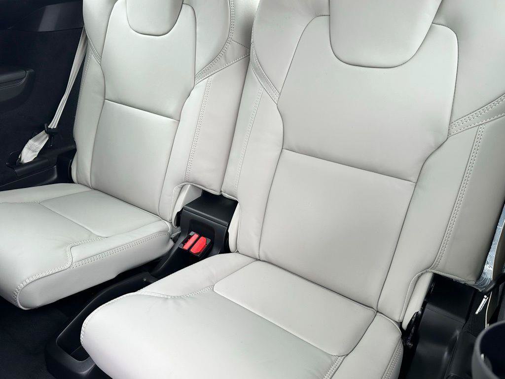 New 2026 Volvo XC90 T8 Ultra w/ Protection Package Premier AWD/4WD image 11