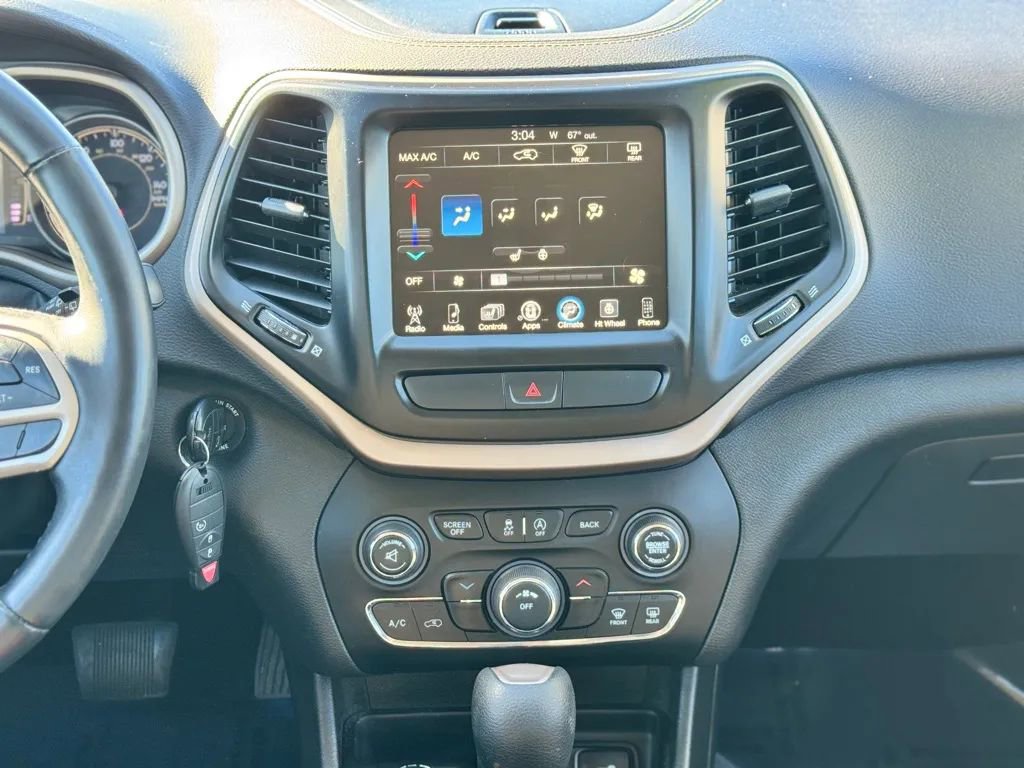 Used 2017 Jeep Cherokee Latitude w/ Cold Weather Group image 22