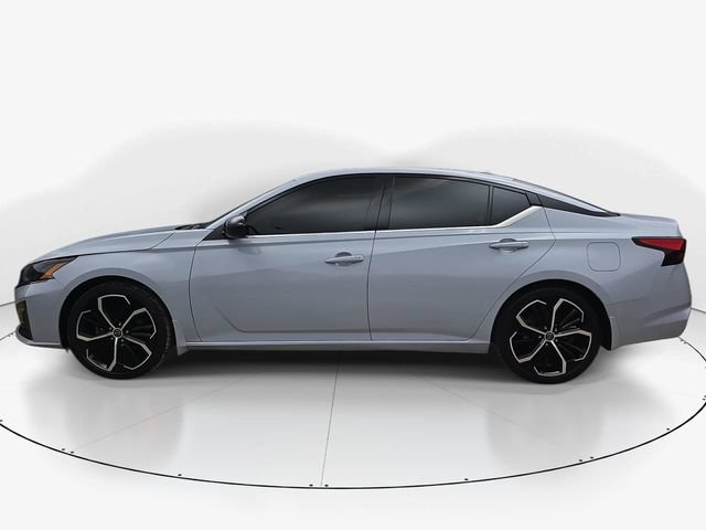 Used 2024 Nissan Altima 2.5 SR FWD image 9