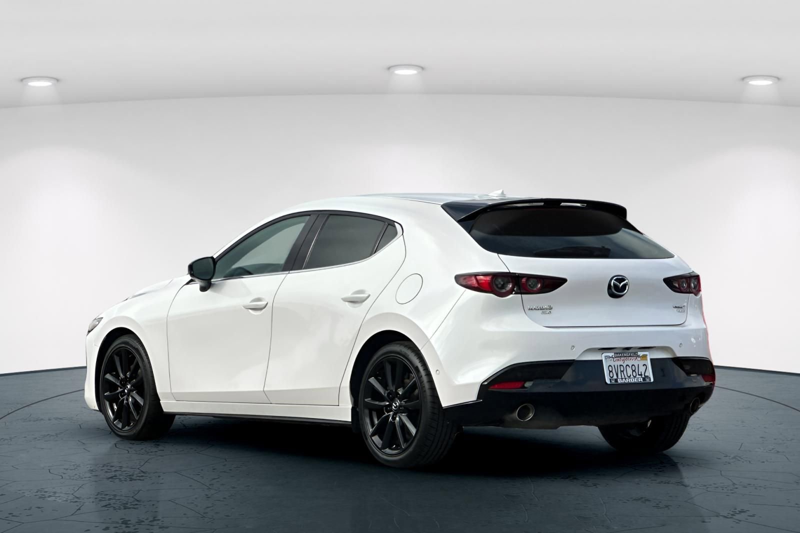 Used 2021 MAZDA MAZDA3 Hatchback w/Premium Plus Pkg image 4