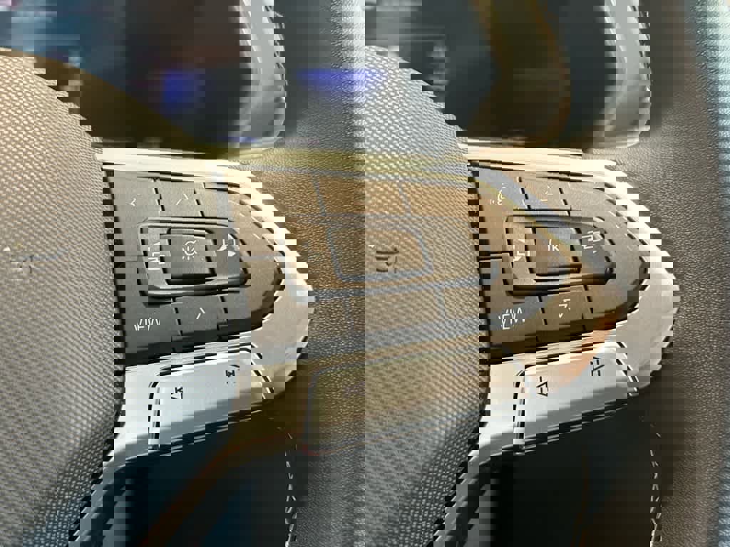 Certified 2023 Volkswagen Tiguan SE R-Line image 16