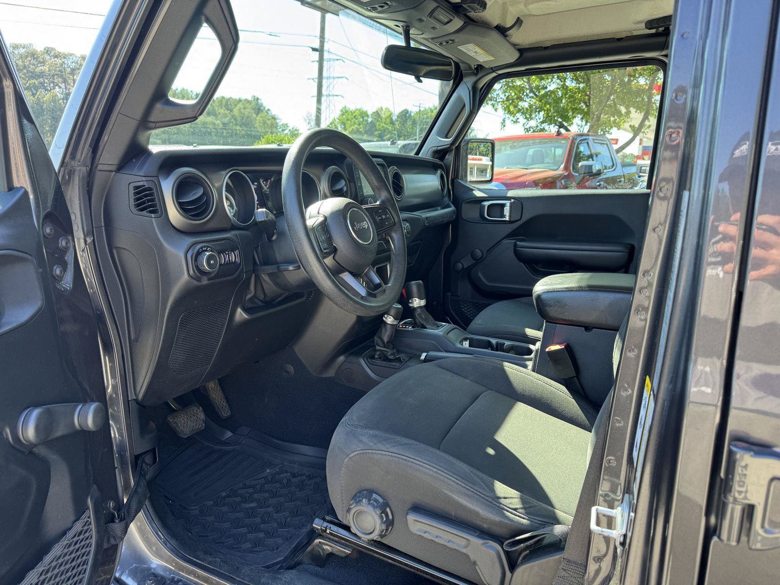 Used 2018 Jeep Wrangler Unlimited Sport AWD/4WD image 2
