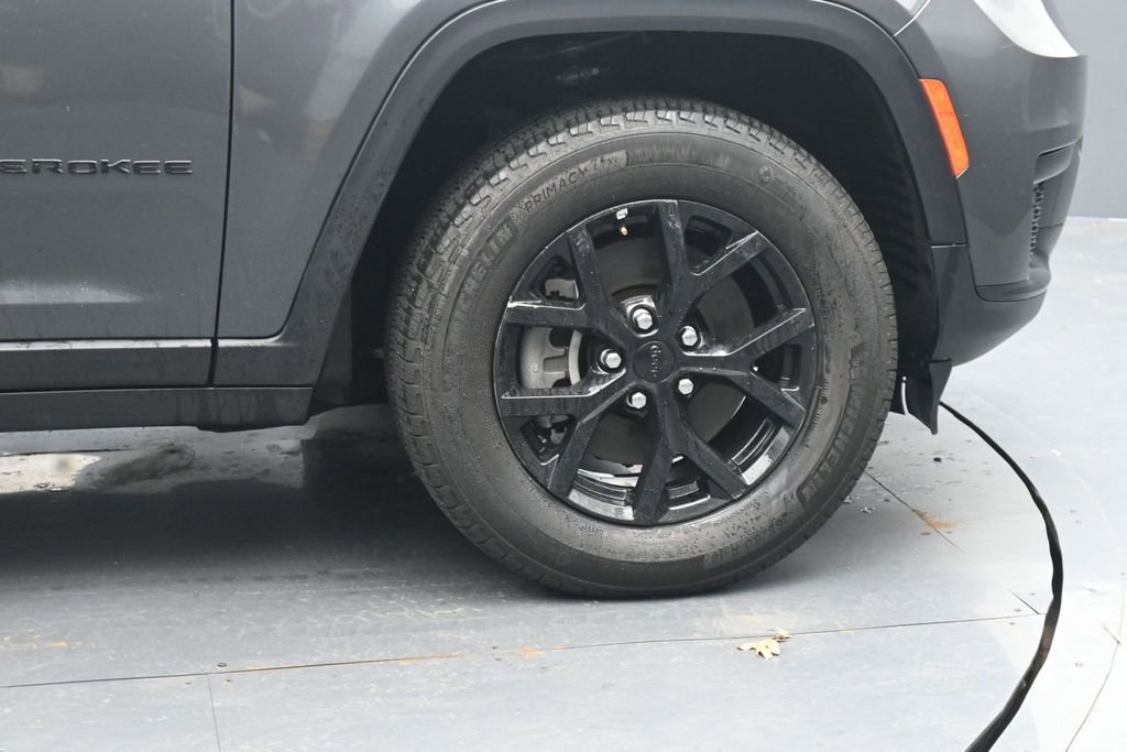 Used 2024 Jeep Grand Cherokee L Laredo AWD/4WD image 11