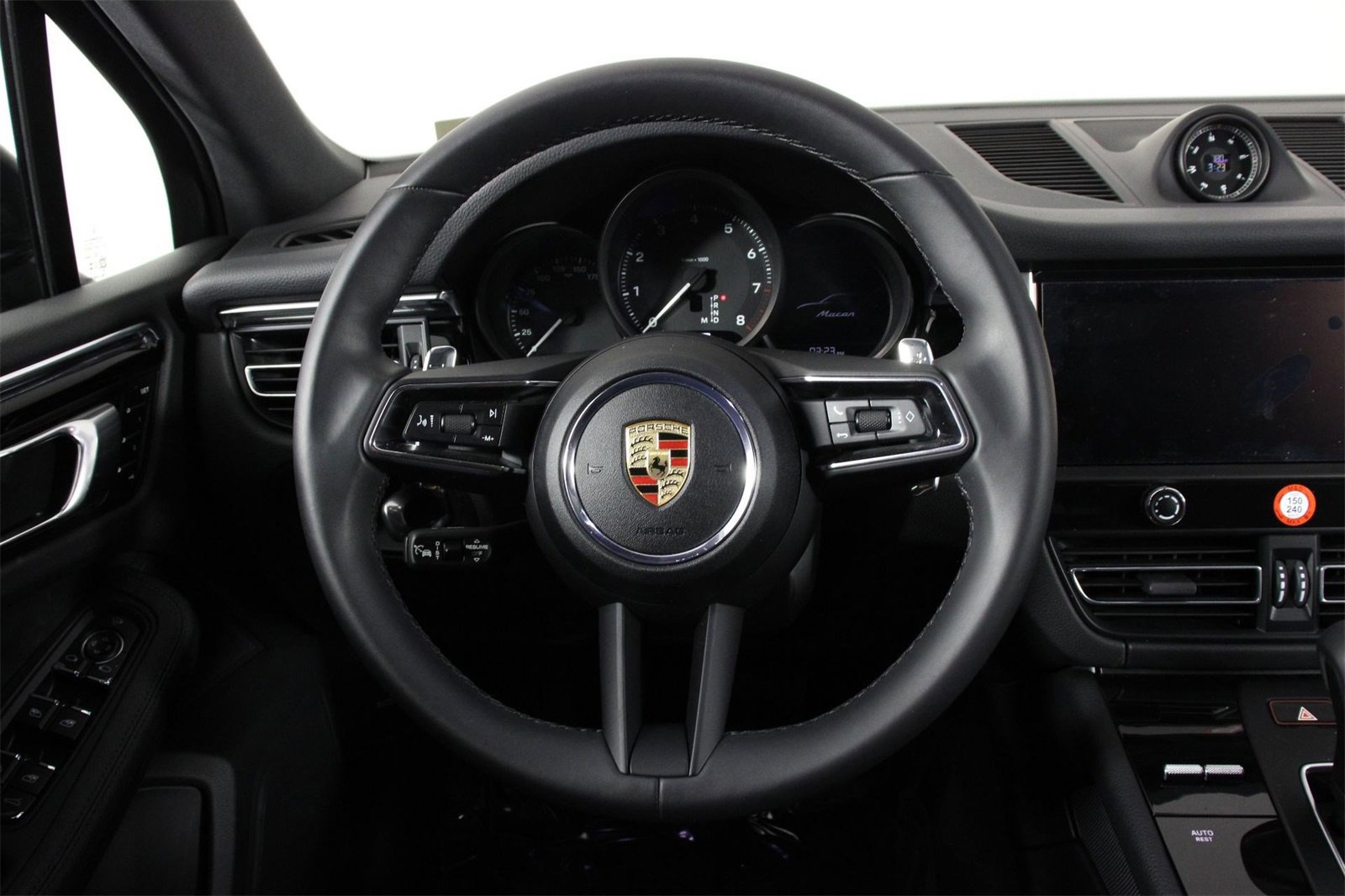 Used 2025 Porsche Macan image 12