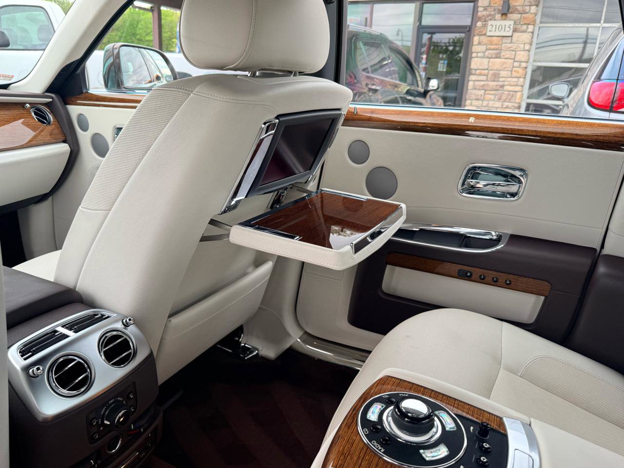 Used 2012 Rolls-Royce Ghost RWD image 38