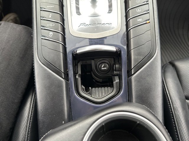 Used 2015 Porsche Panamera 4S Executive image 32