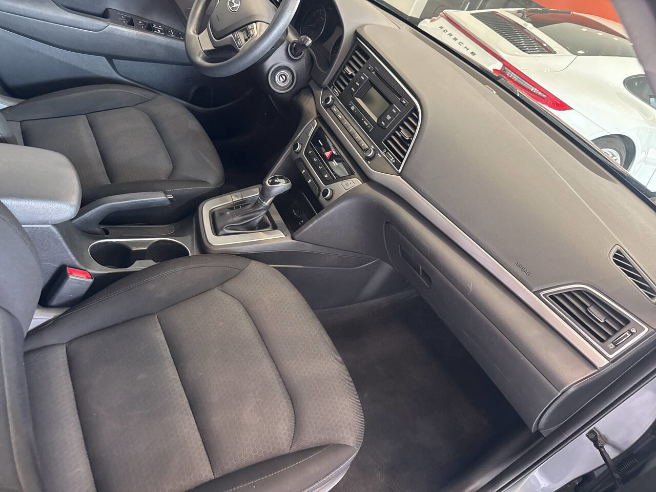 Used 2018 Hyundai Elantra SE FWD image 20