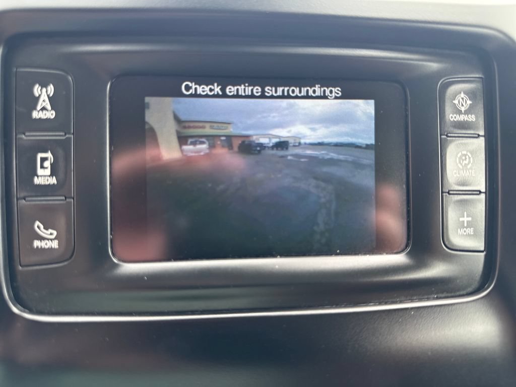 Used 2017 Jeep Cherokee Latitude w/ Cold Weather Group AWD/4WD image 21