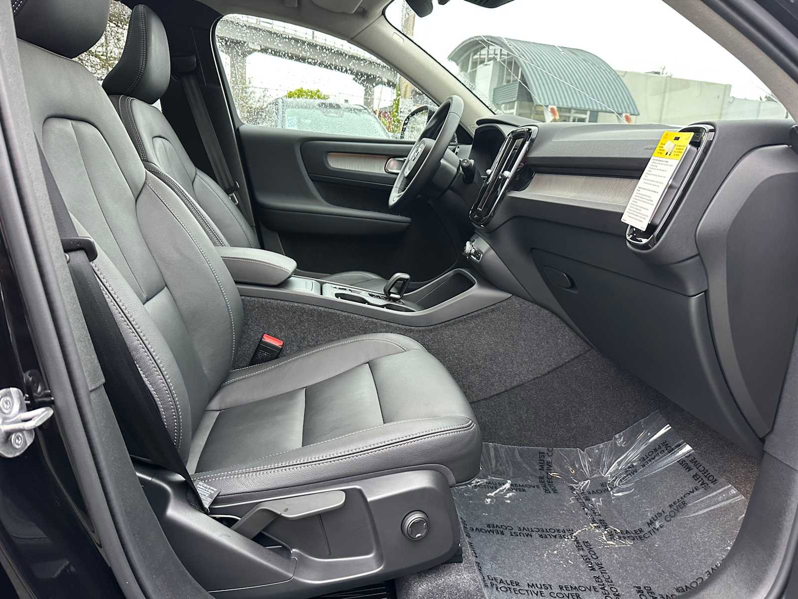 Used 2025 Volvo XC40 B5 Core w/ Protection Package Premier image 10