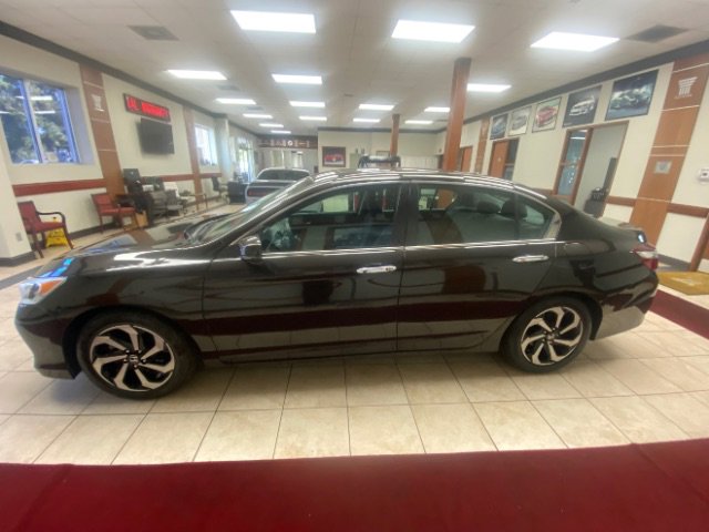 Used 2017 Honda Accord EX image 4