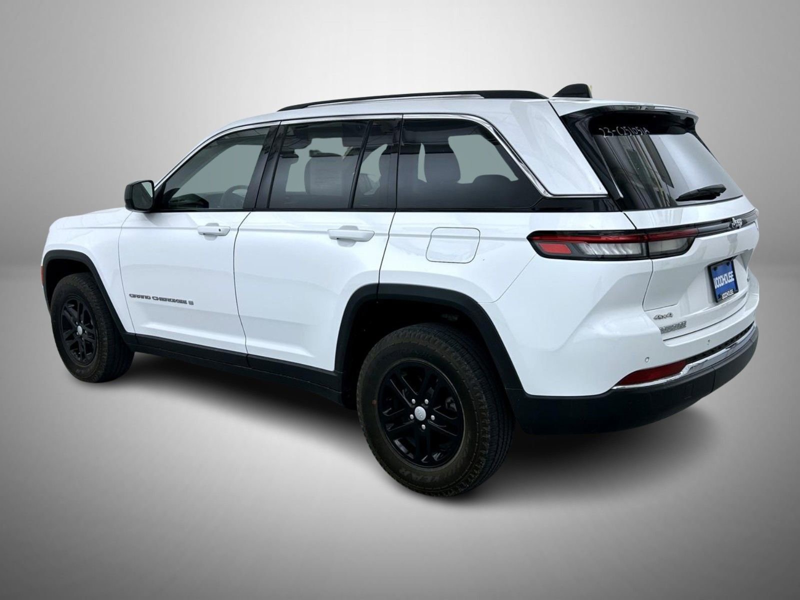 Certified 2023 Jeep Grand Cherokee Laredo AWD/4WD image 7