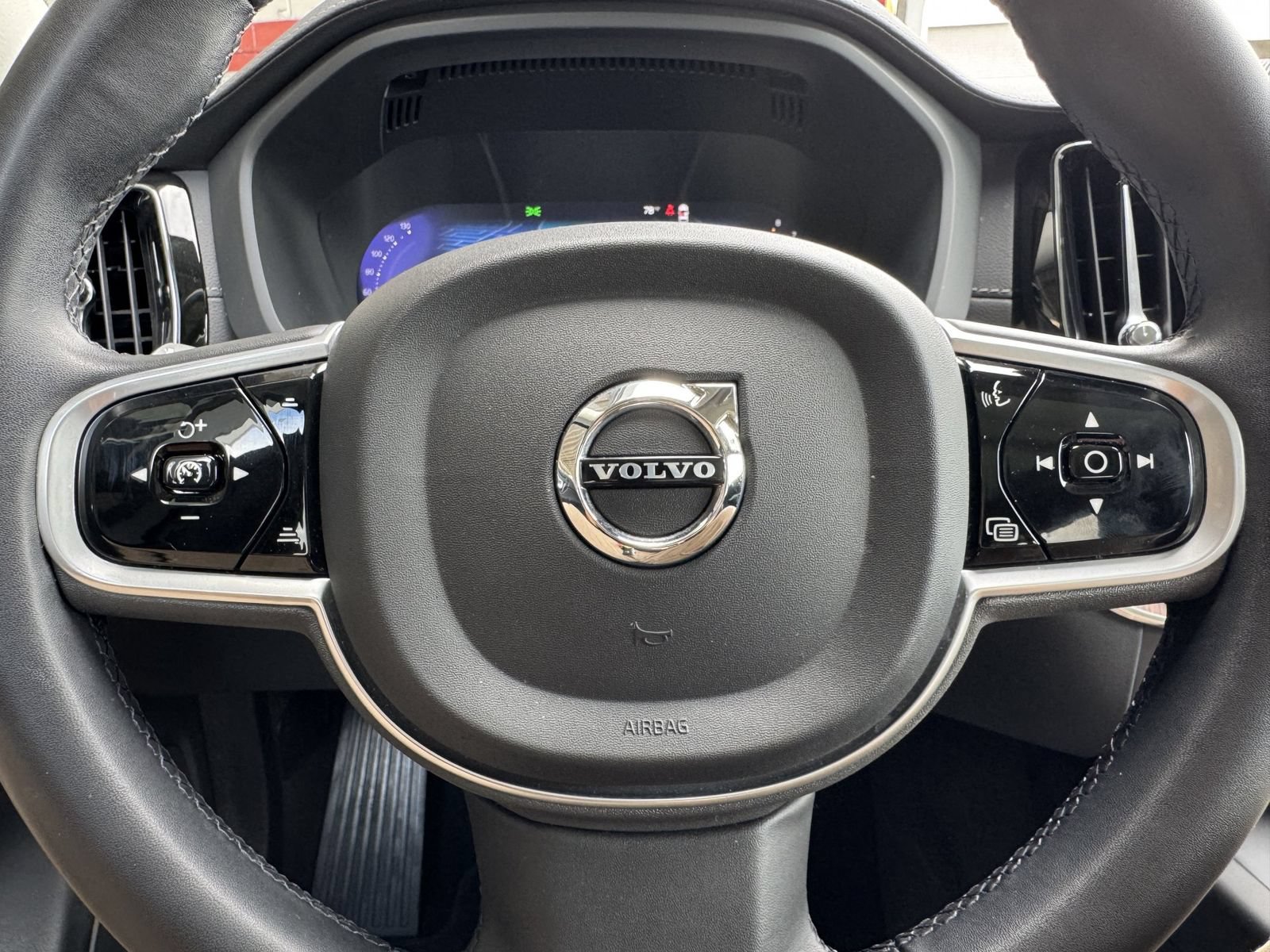 Certified 2023 Volvo XC60 B5 Ultimate w/ Protection Package Premier FWD image 24