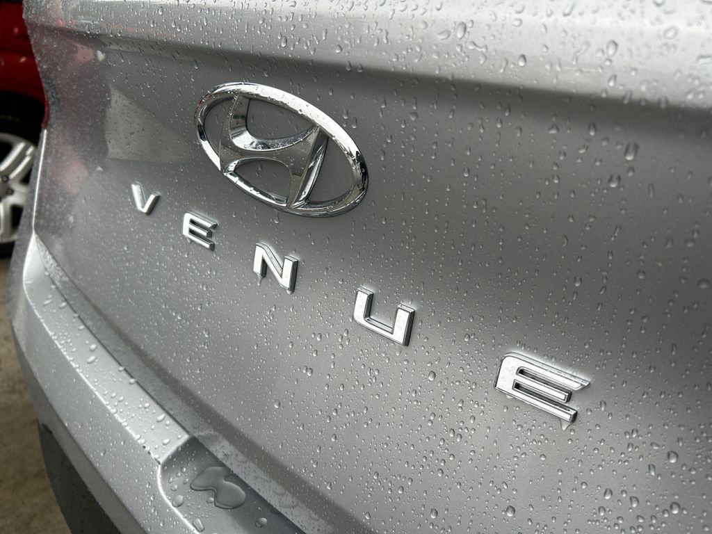 Used 2025 Hyundai Venue SEL image 31