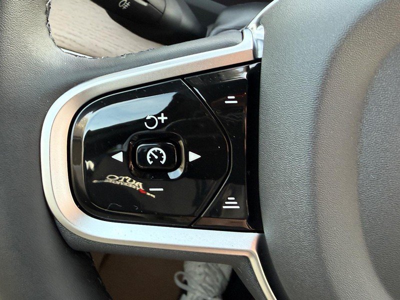 New 2026 Volvo XC90 T8 Plus w/ Protection Package Premier AWD/4WD image 13