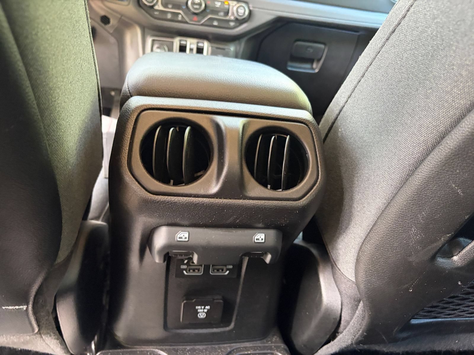 Used 2026 Jeep Wrangler Unlimited Rubicon AWD/4WD image 24
