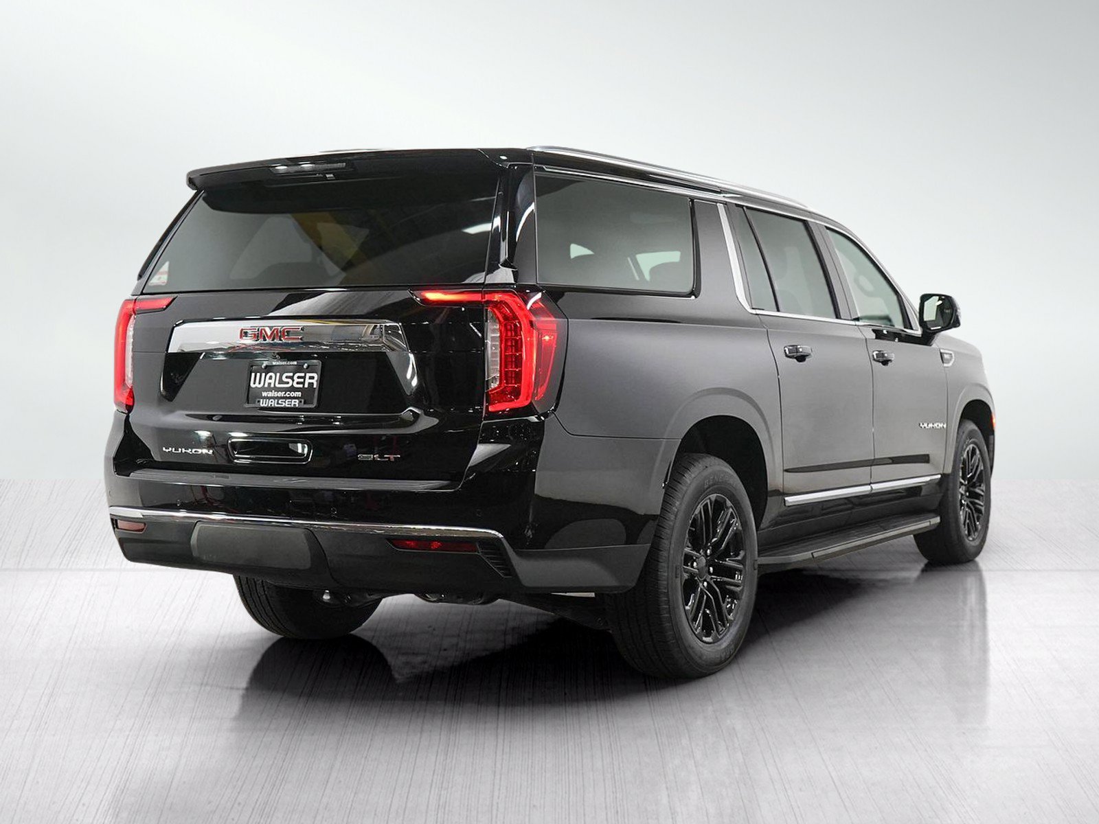 Used 2021 GMC Yukon XL SLT w/ Rear Media and Nav Package AWD/4WD image 5