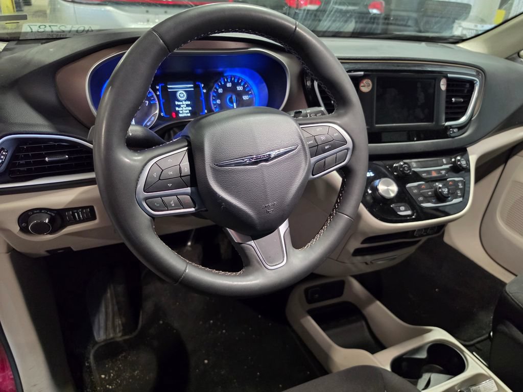 Used 2023 Chrysler Voyager LX FWD image 4