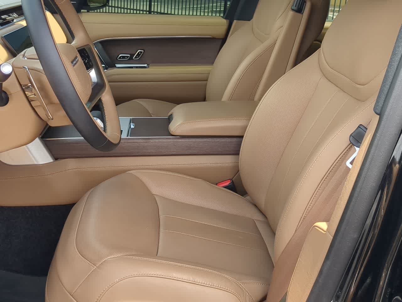 Certified 2025 Land Rover Range Rover SE AWD/4WD image 16