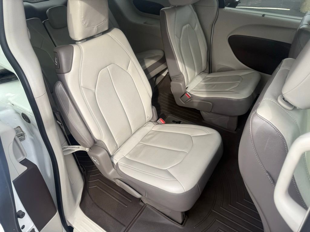 Used 2018 Chrysler Pacifica Touring-L image 56