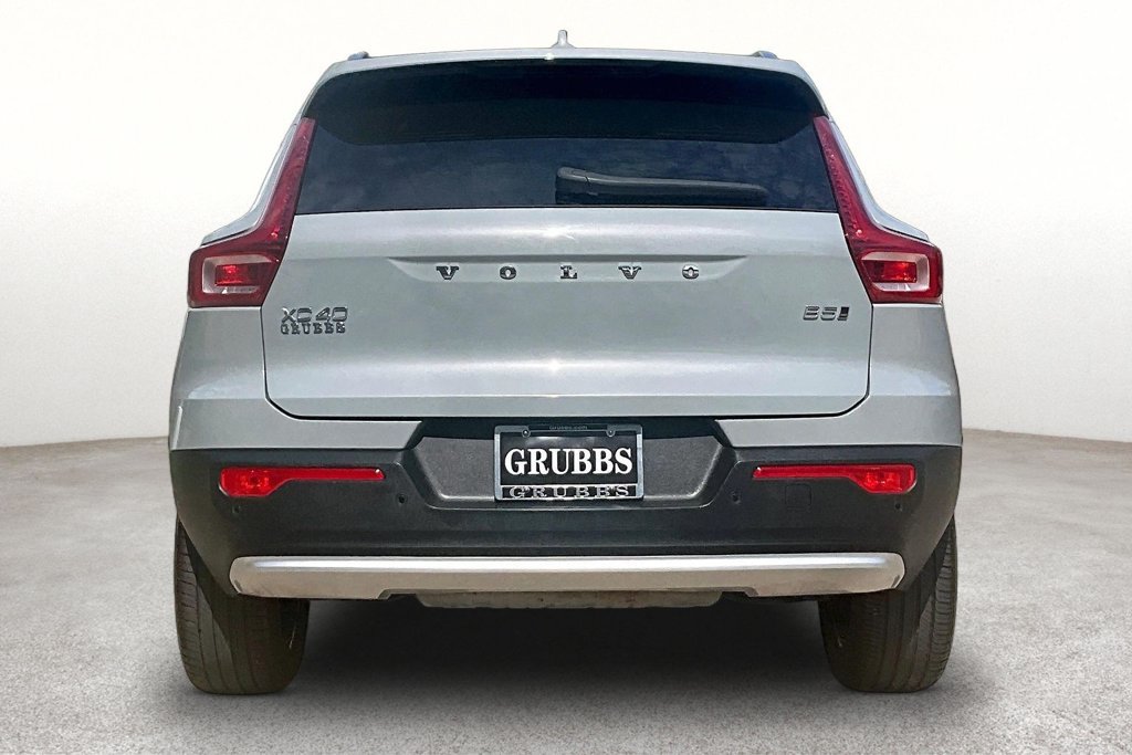 Certified 2025 Volvo XC40 B5 Core AWD/4WD image 5