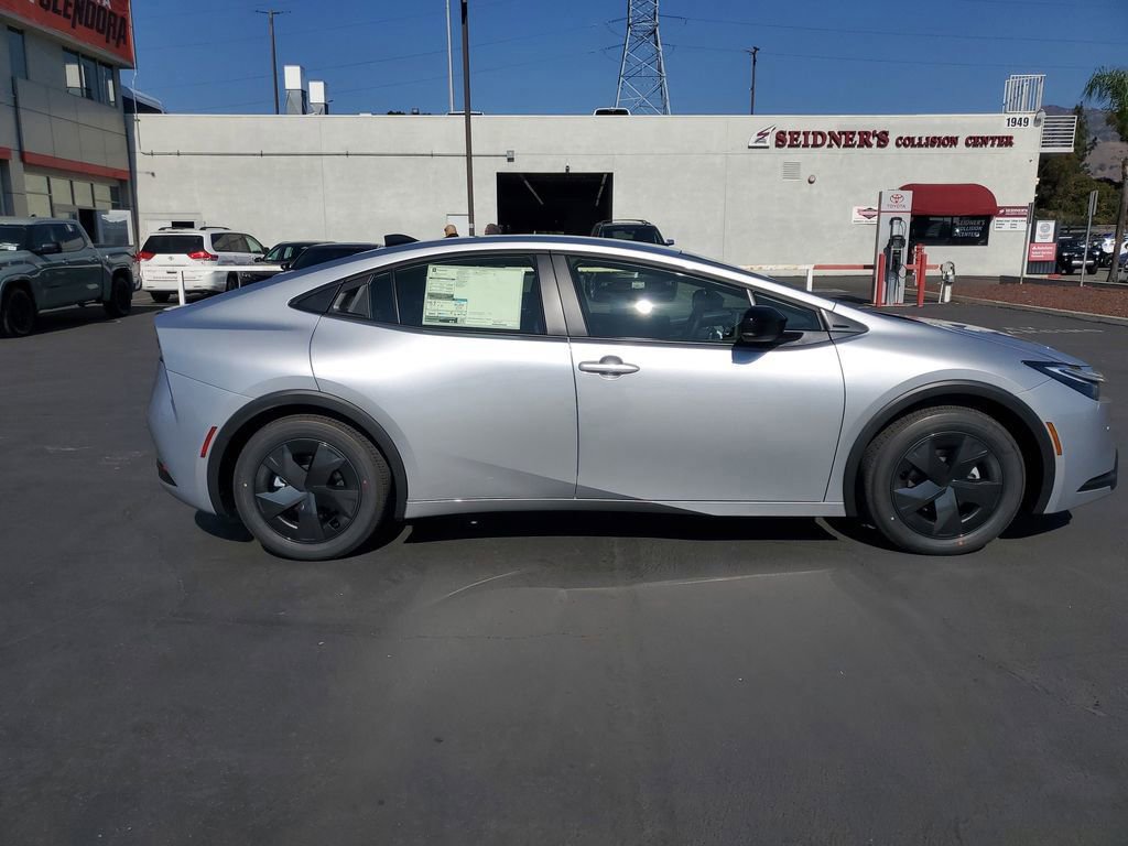 New 2026 Toyota Prius LE image 2