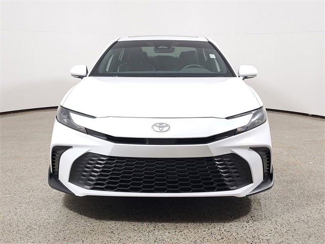 Used 2025 Toyota Camry SE image 3